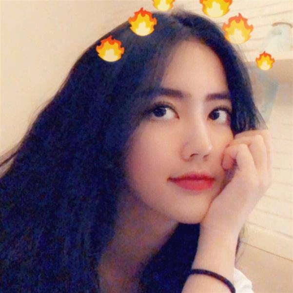 Ngắm nhan sắc đời thường cực phẩm của tiếp viên hàng không xinh đẹp múa dẻo gây xôn xao dân mạng 2 ngày qua