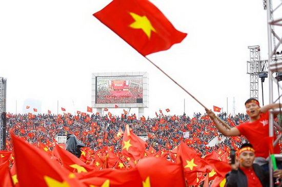 7 vạn cổ động viên nhuộm đỏ sân vận động quốc gia Mỹ Đình