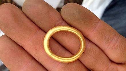 Tìm thấy kho báu Viking lớn chưa từng thấy tại Anh