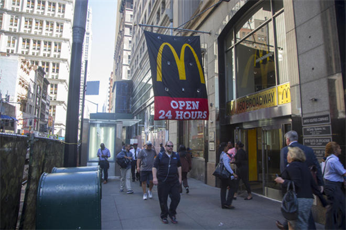 Mỹ “đau đầu” tìm cách cứu siêu tàu chở 4.200 ô tô bị lật giữa biển