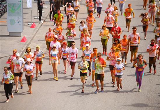 Đường chạy Sắc màu tại Nga thu hút một lượng lớn người tham gia