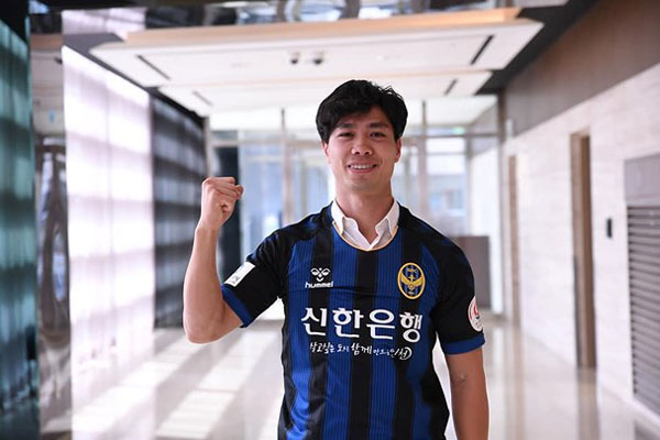 Tiền đạo Công Phượng ghi bàn trong trận đấu ra mắt Incheon United