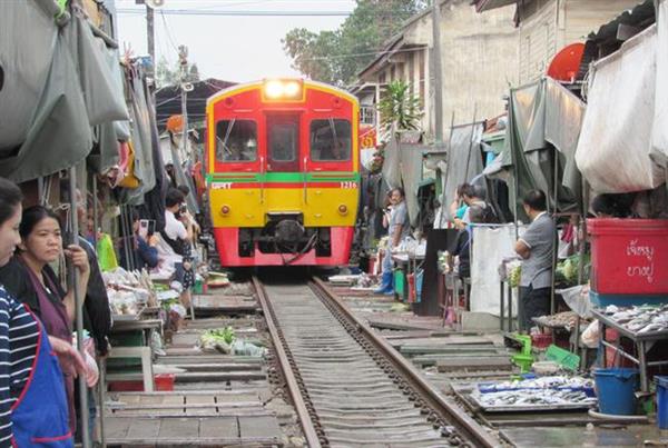 Ghé chợ mệnh danh nguy hiểm nhất thế giới