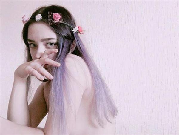Thiếu nữ Nga gây chú ý với vẻ đẹp xuất thần như bước từ trong tranh