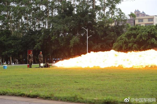 Cận cảnh loại vũ khí Trung Quốc đến Nga-Mỹ còn không dám dùng