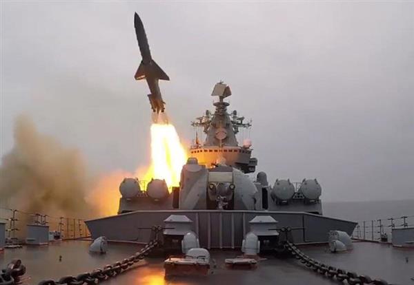 Xem một loạt vũ khí khủng Nga phô diễn uy lực