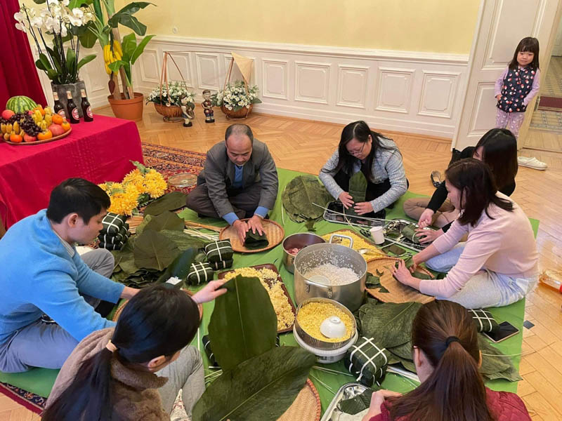 Đại sứ Việt Nam ở nước ngoài: 