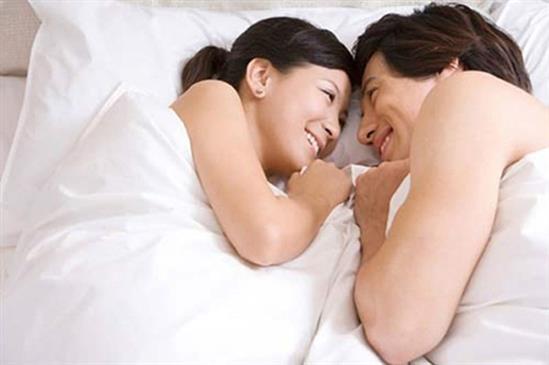 Nhà chật lại đông, vợ chồng trẻ nghiến răng nhịn 