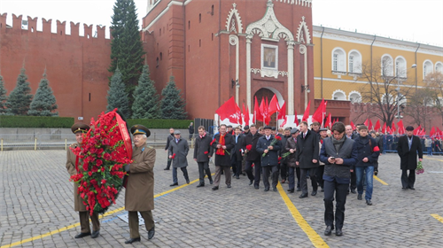 Đảng Cộng sản Nga đặt vòng hoa  viếng lăng Lênin