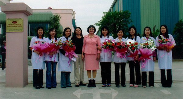 Phát minh của người phụ nữ Việt Nam giúp bảo vệ tính mạng khỏi mối nguy của đạn và lửa