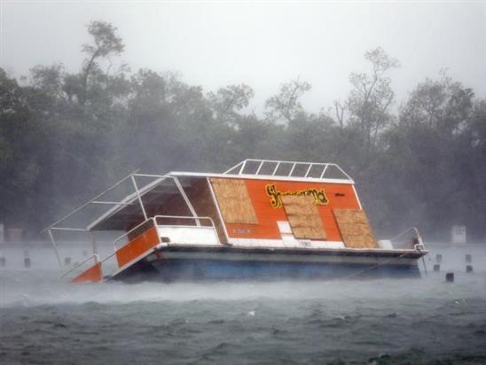 Hình ảnh siêu bão tử thần Irma gây “đại hồng thủy” ở Florida