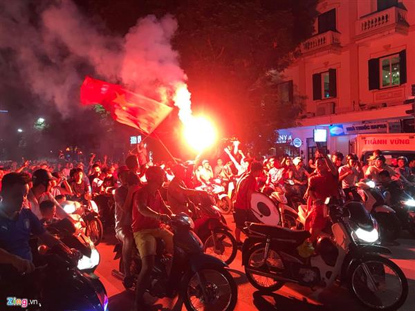 Hàng triệu người ăn mừng chiến thắng của tuyển Olympic Việt Nam