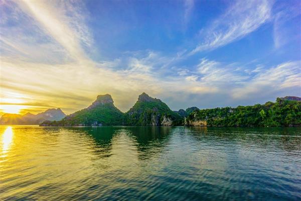 Vịnh Hạ Long vào top 10 điểm ngắm bình minh đẹp nhất thế giới