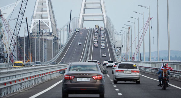 Cầu Crưm nặng bao nhiêu tấn?