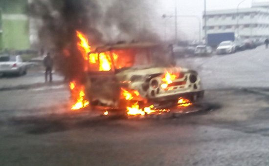 Xe cảnh sát bị tấn công ở St. Petersburg, 2 cảnh sát thương vong