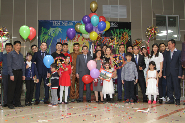 Hội Người Việt Nam tỉnh Svetlốp tổ chức Tết Trung thu 2017