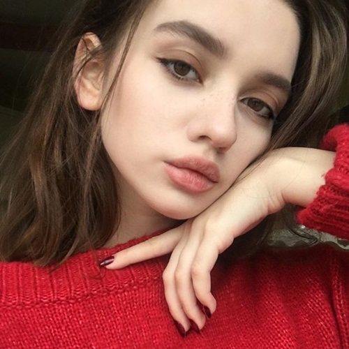 Mới 14 tuổi, cô bé người Nga đã khiến dân mạng dậy sóng vì đẹp xuất sắc