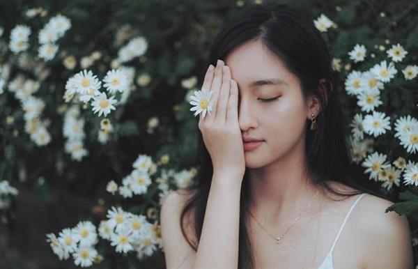 Lương Thùy Linh vừa đăng quang Miss World Vietnam 2019 đã bị 'khai quật' ảnh mặt mộc đáng ngạc nhiên