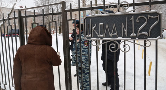 Tám trẻ em và một giáo viên bị thương trong vụ tấn công trường học ở Perm (Video)