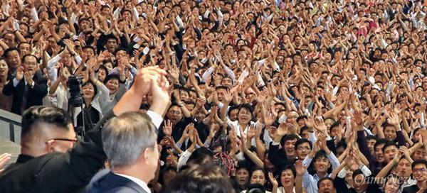 Chùm ảnh lịch sử: Khi Tổng thống Hàn Quốc phát biểu trước hàng trăm nghìn người dân Triều Tiên