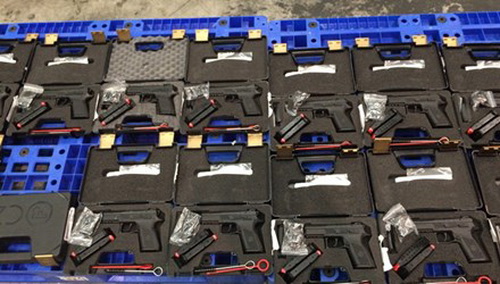 Hải quan sân bay bắt vụ vận chuyển vũ khí lớn nhất đến nay