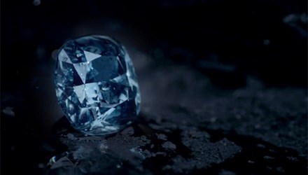 Lộ diện viên kim cương xanh cực hiếm trị giá nghìn tỷ