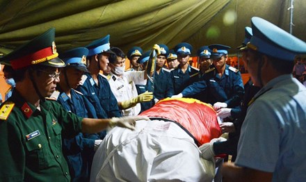 Tiễn biệt những cánh chim không mỏi