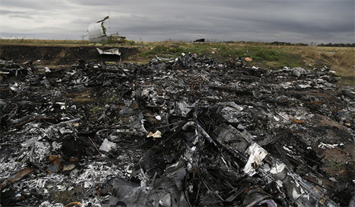 Các nhân chứng: Sau sự cố với máy bay “Boeing” của Malaysia, có chiếc máy bay màu xám lẩn vào đám mây