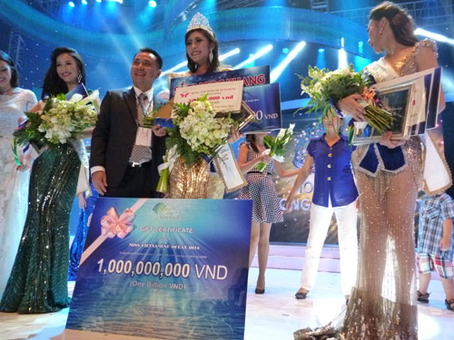 Tìm danh lợi từ cuộc thi nhan sắc: Về đâu sau đăng quang?