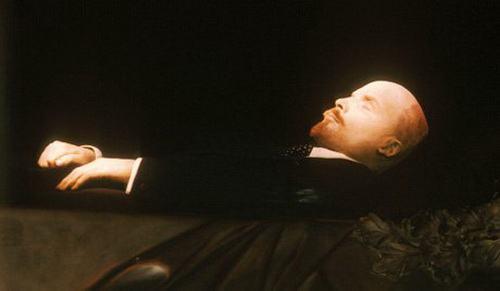 Thay trang phục mới cho Lenin
