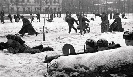 Những người Việt Nam mang đồng phục Hồng Quân