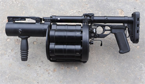 Kẻ cướp Ukraina bắt đầu tấn công xe chở tiền bằng súng phóng lựu