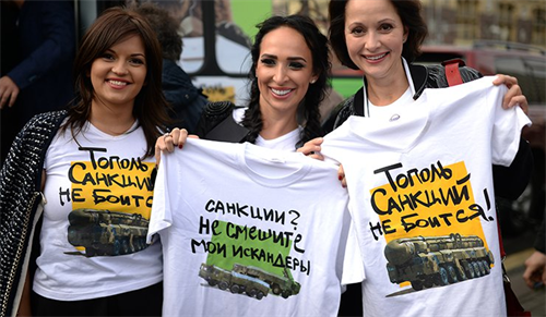 Người Matxcơva dùng áo thun phản đối trừng phạt