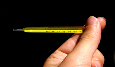 Kiểm tra thân nhiệt những người đến Primorye từ Trung Quốc