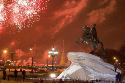 Pháo hoa mừng chiến thắng trên sông Neva