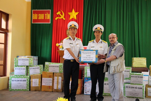 Kiều bào Nga thăm quân và dân huyện đảo Trường Sa (cập nhật )