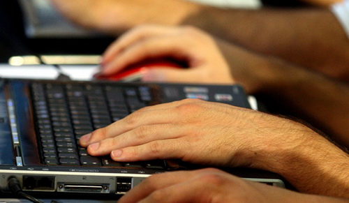 Người Ukraina đã tìm ra cách thoát khỏi khủng hoảng: rao bán quân lương do Mỹ viện trợ trên Internet