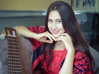 Bông hồng lai gây sóng gió Vietnam Next Top Model 2014