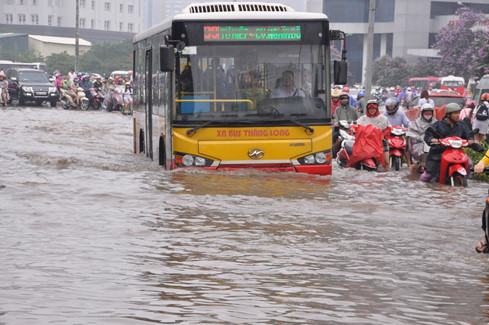 Người Hà Nội vật lộn với 