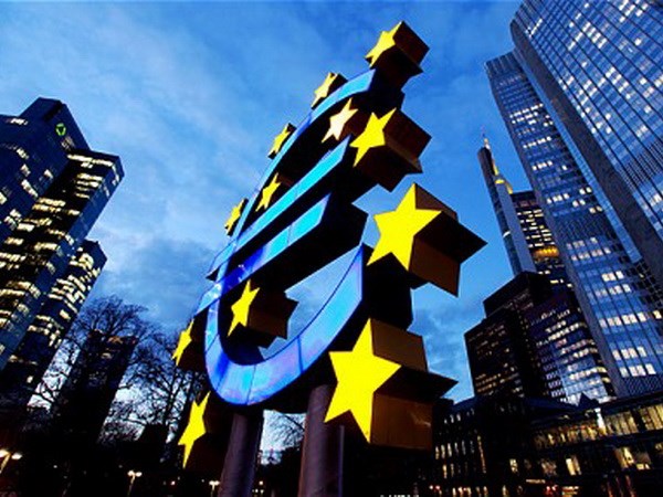 Thấm đòn trừng phạt từ Nga, các đầu tàu kinh tế Eurozone “hụt hơi”