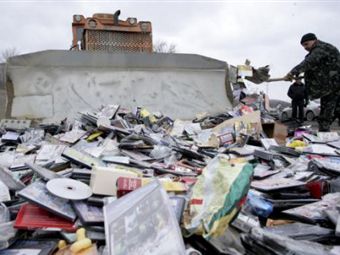 Nga: Quần áo, giày dép bị tịch thu có thể sẽ bị  tiêu huỷ toàn bộ