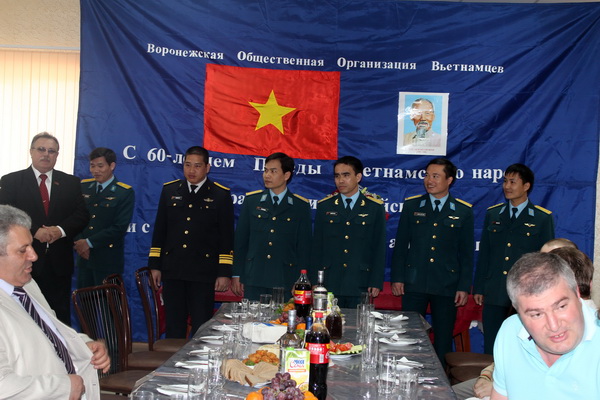 Kỉ niệm 60 năm chiến thắng Điện Biên Phủ ở TP Voronezh