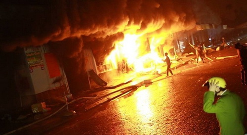 Chợ Phố Hiến giữa TP Hưng Yên chìm trong biển lửa