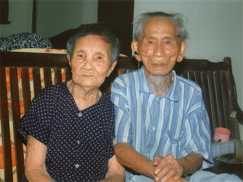 Cặp vợ chồng cao tuổi nhất châu Á đang sống tại tỉnh Nghệ An