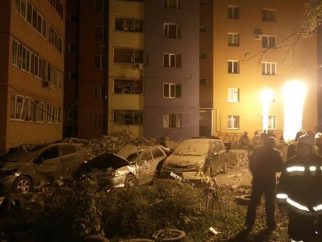 Nổ gas phá tan hai tầng chung cư, 18 người thương vong