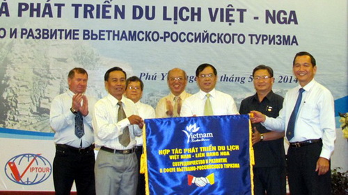 Tìm cách thu hút khách du lịch Nga đến Việt Nam