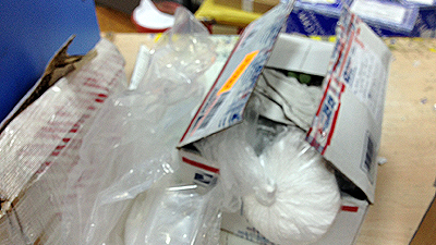 Hàng iPhone5  bị đánh tráo thành muối khi gửi về Nga qua bưu điện ?