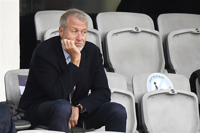 Tỷ phú Abramovich phủ nhận mua CLB Chelsea theo lệnh Tổng thống Putin