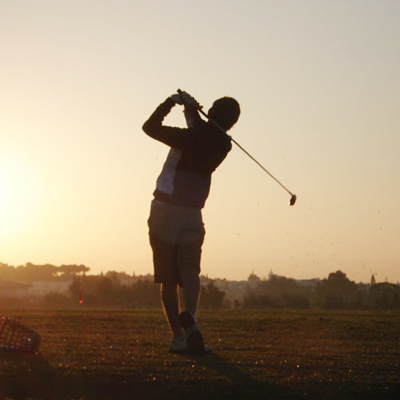 Dính gậy golf vào mặt, du khách Nga gãy 6 răng