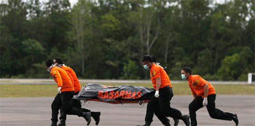 Xác máy bay AirAsia lộn ngược dưới đáy biển